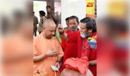 मुख्यमंत्री योगी आदित्यनाथ दतिया के पीतांबरा पीठ पहुंचे, मां बगलामुखी के किए दर्शन