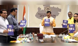 मुख्यमंत्री ने आपदा बचाव पर ब्रेल लिपि में प्रकाशित पुस्तक का किया लोकार्पण
