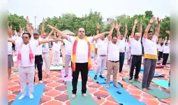  दिल्ली के स्वास्थ्य मंत्री ने योग को जीवनशैली का हिस्सा बनाने का किया आह्वान