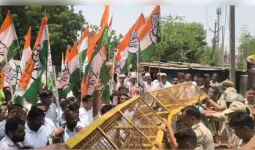 कांग्रेस का डूंगरपुर जिले में अघोषित बिजली कटौती के खिलाफ विराेध प्रदर्शन