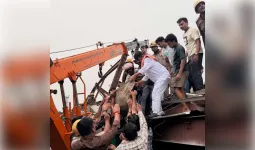 कोलकाता गोदाम हादसे में मृतकों की संख्या पहुंची 16, मलबे में फंसे श्रमिकों की तलाश जारी