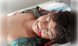 कार ने तीन दोस्तों को मारी टक्कर, एक युवक की मौत, एक अन्य गंभीर