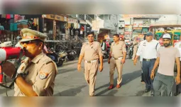 यातायात पुलिस की सख्त कार्रवाई, अतिक्रमण हटाया, नो-पार्किंग में खड़े वाहनों का किया चालान