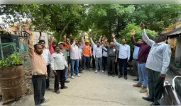 अलीगंज कोचिंग सेंटर अग्निकांड: अभियंता के निलंबन को बताया अन्यायपूर्ण, वापसी की मांग