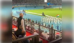 सवा लाख आवादी वाले सेशेल्स में गूंजा भारतीय सेना का गौरव, पीएम मोदी ने खड़े होकर किया सलाम
