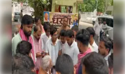 लविवि में निष्कासित छात्रों को परीक्षा से रोका, तीखी नोकझोंक