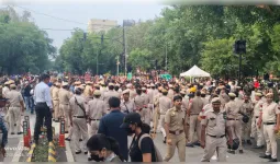  संसद मार्च के दौरान बवाल: पुलिस-प्रदर्शनकारी भिड़े, 118 जवान घायल, 70 हिरासत में....