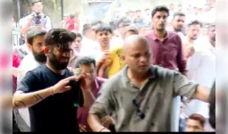  सीजेपी प्रमुख अभिजीत दीपके पर एक महिला ने फेंकी स्याही