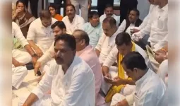 दिल्ली में राहुल गांधी की गिरफ्तारी पर मप्र में प्रदर्शन, विधानसभा में धरने पर बैठे कांग्रेस विधायक