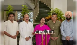  दिल्ली में महिलाओं को रक्षा बंधन से हर महीने मिलेंगे 2500 रुपये