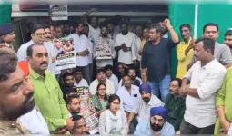 रायपुर: कांग्रेस का थाने के बाहर प्रदर्शन, कार्यकर्ताओं पर दर्ज एफआईआर वापस लेने की मांग