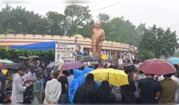 नीट पेपर लीक मामले में विराेध-प्रदर्शन, केंद्रीय शिक्षा मंत्री का मांगा इस्तीफा