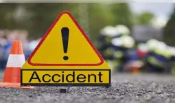 सोनभद्र: ट्रक की चपेट में आने से बाइक सवार तीन लाेगाें की मौत