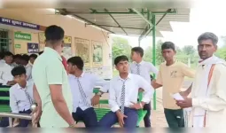 धमतरी: स्कूल में छात्र ने 10-12 बच्चों को काटा, हाइड्रोफोबिया की आशंका पर अस्पताल में भर्ती