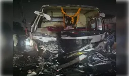  ट्रक और बस की आमने-सामने भिड़ंत, 4 घायल, बस चालक पर नशे में होने का आरोप