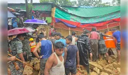 ढाका: रोहिंग्या कैंप के मदरसे पर मलबा गिरने से मचा कोहराम , 8 की दर्दनाक मौत