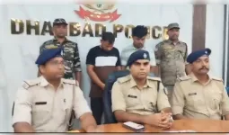 धनबाद: प्रिंस खान गैंग की बड़ी साजिश नाकाम, दो बदमाश हथियार और बम के साथ गिरफ्तार
