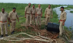 नदी किनारे चल रही कच्ची शराब की भट्टी ध्वस्त,20 लीटर शराब व 200 किलो लहन बरामद