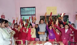 गांव के विकास का संकल्प: घर को बनाया शिक्षा का मंदिर,अंग्रेजी माध्यम स्कूल खोलकर जगाई शिक्षा की अलख