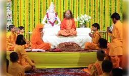 परमार्थ निकेतन में दिव्यता व भव्यता के साथ मनाया गुरू पूजन-पादुका पूजन