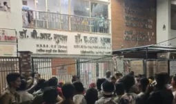 रामा हॉस्पिटल में हंगामे के बाद पथराव, मुकदमा दर्ज 