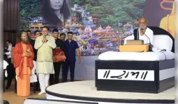 मोरारी बापू की कथा में पहुंचे सीएम धामी, स्वामी चिदानन्द ने दिया आध्यात्मिक संदेश