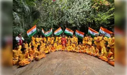 राष्ट्रीय ध्वज अंगीकरण दिवस पर लहराया तिरंगा, स्वामी चिदानन्द का राष्ट्रप्रेम संदेश