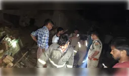 औरैया में गिरी जर्जर दीवार , एक ही परिवार के दबे पांच लोग....