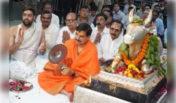 श्रावण में महाकाल की शरण में CM मोहन यादव, बजाई झांझ