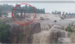 तेज बहाव के बीच रातभर टापू पर फंसे रहे 3 युवक, रेस्क्यू टीम ने बचाया
