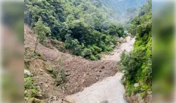 चीन की तरफ आए भारी भूस्खलन ने नेपाल में बढ़ाई चिंता, बढ़ा बहाव