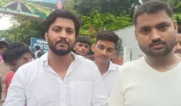 अटल पार्क घूमने आने वालों से प्रवेश के नाम पर लिये जाने वाले टिकट दर का किया विरोध