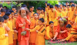 कजरी तीज पर स्वामी चिदानंद का संदेश, प्रकृति संरक्षण का लें संकल्प