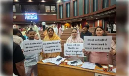 नाज़िया दानिश का आरोप: भाजपा और आप की लड़ाई में दिल्ली की जनता पिस रही है
