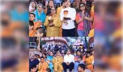 जसपिंदर नरूला पहुंचीं परमार्थ निकेतन, गंगा आरती में हुईं शामिल
