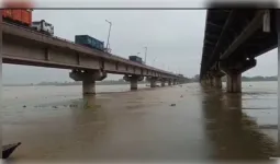 कानपुर गंगा नदी का जलस्तर चेतावनी स्तर से पार, बैराज से छोड़ा पानी