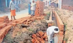 अयोध्या मंडल में 204 निर्माण कामगार परिवारों को मिला आर्थिक संबल