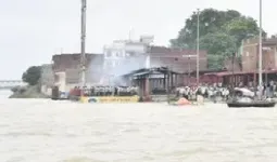 यूपी में बारिश से नदियां उफान पर, 15 की मौत