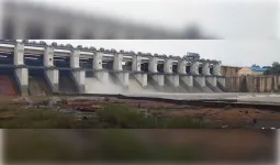 गंगरेल बांध के खुले तीन गेट, महानदी किनारे गांवों में अलर्ट