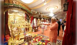 संघ प्रमुख भागवत ने लंदन के स्वामीनारायण मंदिर में की पूजा-अर्चना