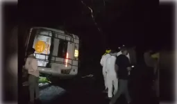 नर्मदापुरम में बस-कार की टक्कर, 30 यात्री घायल, 15 रेफर