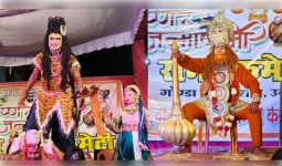 उतरौला में कानपुर कलाकारों ने दिखाई झाकिया, देर रात तक उमड़े श्रद्धालु