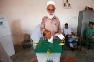  आम चुनाव के लिए पाकिस्तान में वोटिंग शुरू