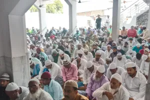  अलविदा जुम्मा को लेकर सभी मस्जिदों में सामूहिक नमाज को लेकर उमड़ी भीड़