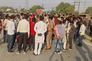वाराणसी के चौबेपुर में तेज रफ्तार कार ने तीन हॉकरों को रौंदा, दो की मौत, एक जख्मी