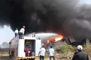 महाराष्ट्र के जलगांव में केमिकल कंपनी की आग से मची अफरा-तफरी, 4 लोगों के फंसे होने की आशंका