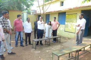कलेक्टर ने रायपुर दक्षिण विधानसभा के मतदान केंद्रों का किया निरीक्षण