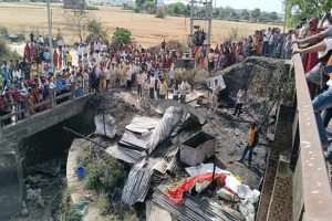  बिहार के सासाराम में ट्रांसफॉर्मर से निकली चिंगारी बनी काल, परिवार के सात लोग जिंदा जले