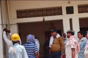 बिजली विभाग की ओर से अभियान चलाकर अवैध कनेक्शन धारियों के खिलाफ हो रही कार्रवाई