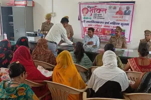 हरियावां में मिशन शक्ति अभियान के तहत महिलाओं को मिली जागरूकता की शक्ति बीडीओ डॉ. रत्नेश सिंह ने दिलाई महिलाओं को सुरक्षा और आत्मविश्वास की सीख